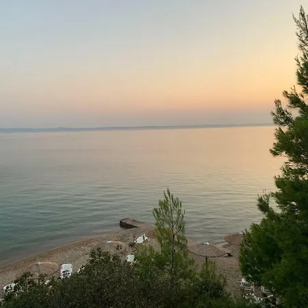 Red Coral Apartment *